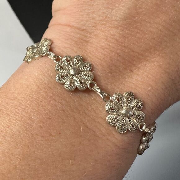 Floral filigree detailed sterling silver necklace and bracelet set! - Picture 8 of 8